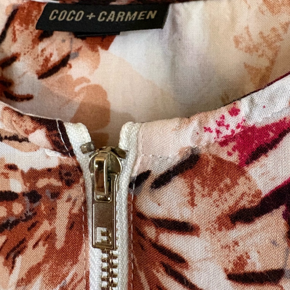 Coco + Carmen Floral Viscose Tunic Top, Gold Zip Front,  Boho Size M. Like new! - Picture 5 of 10